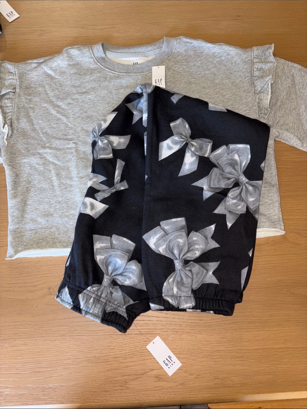 NWT Set - Gap Kids Black Bow Print Jogger and Sweatshirt - Picture 2 of 9